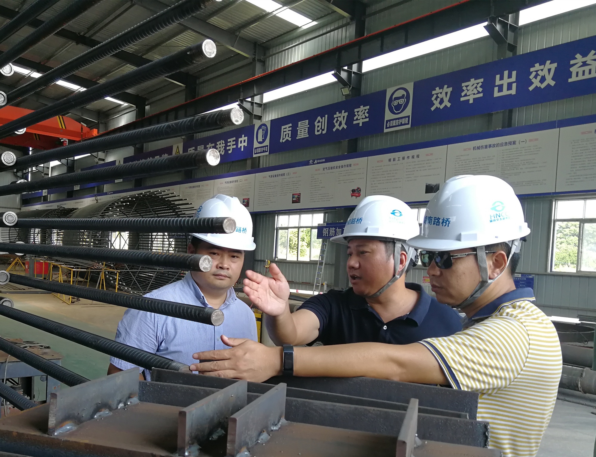 20200911596764.jpg 照片:集團(tuán)副總經(jīng)理彭劍赴常祁1標(biāo)項(xiàng)目開展紅線督查.jpg