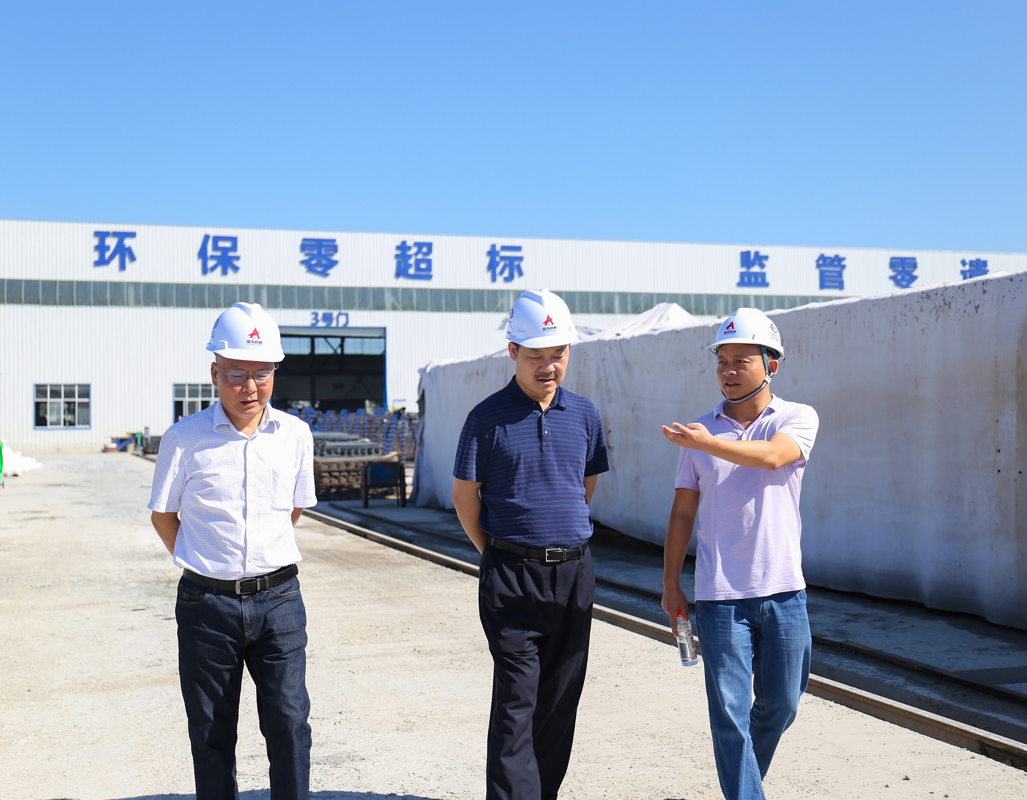 20200914127623.jpg 財(cái)務(wù)檢查一行人參觀制梁現(xiàn)場(chǎng)_副本.jpg