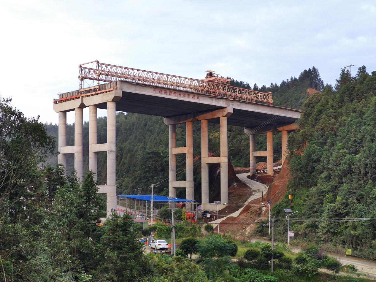 20201010180604.png 照片1:平伍7標:打造安全通道 順利完成上跨省道架梁施工.png