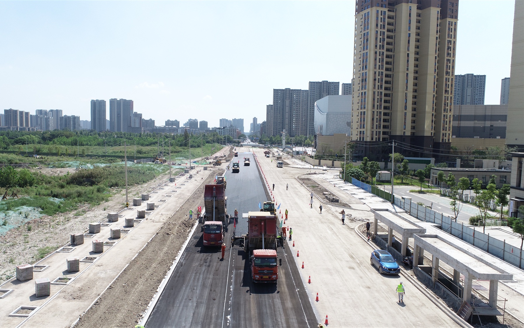 20211012128312.jpg 1荊州紅門路路面施工開(kāi)始_副本.jpg