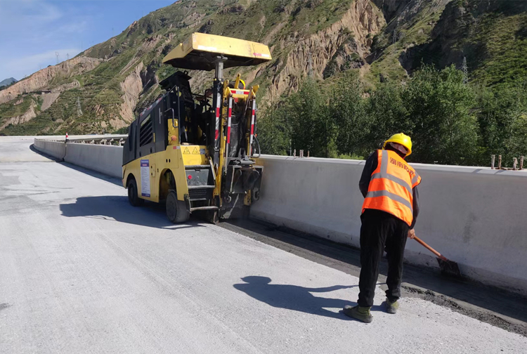 20220712904571.jpg 29照片:武九路面3標精銑刨首件工程施工.jpg