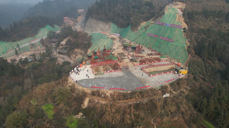 20230113387501.jpg 洞庭溪大橋北塔樁基順利開鉆.jpg