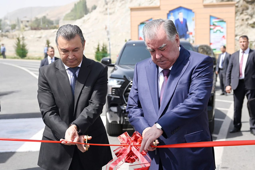 20250826 奧塔公路正式通車(chē) 圖1：總統(tǒng)總理剪彩_副本.jpg